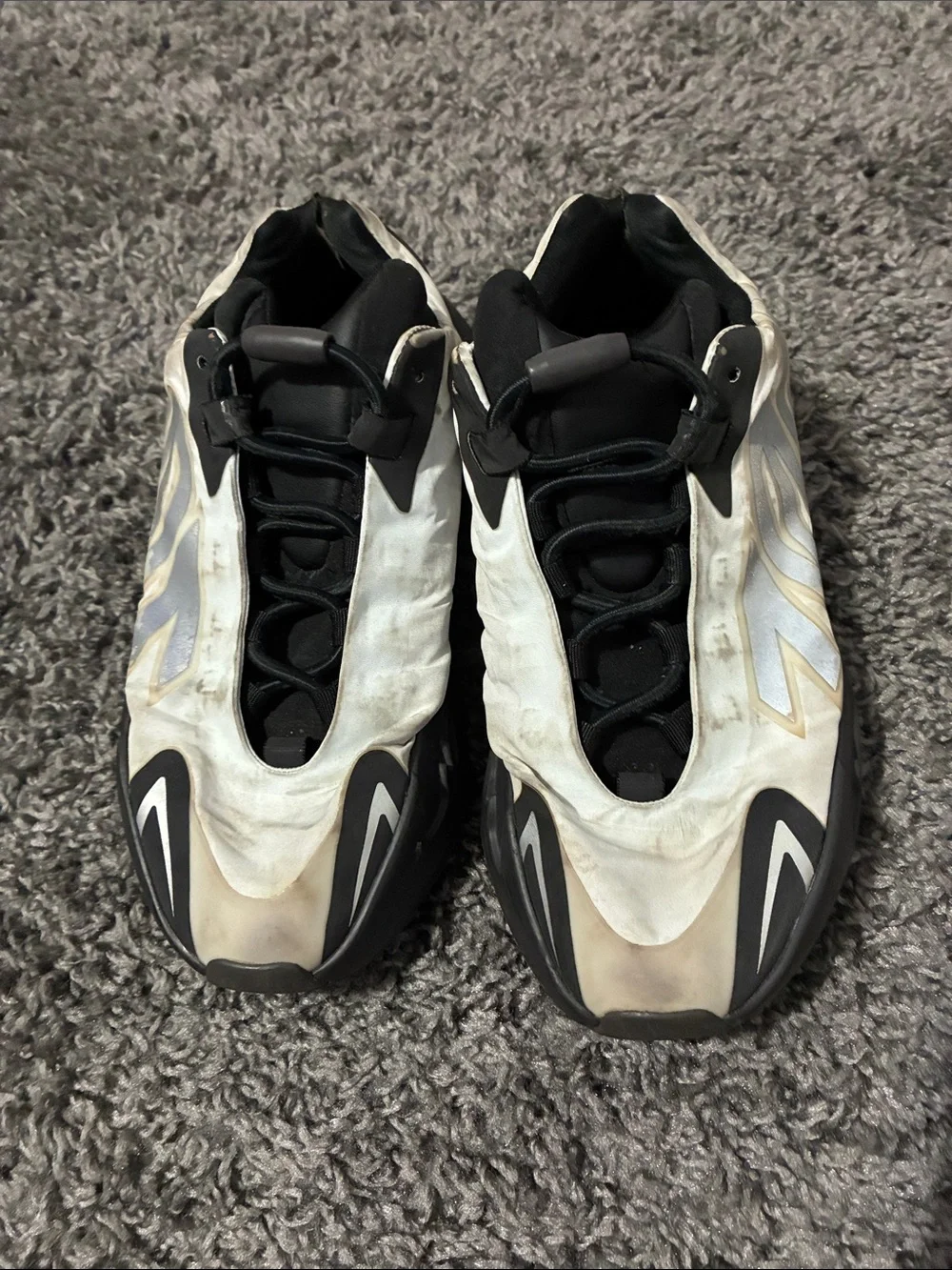 Adidas Yeezy 700
